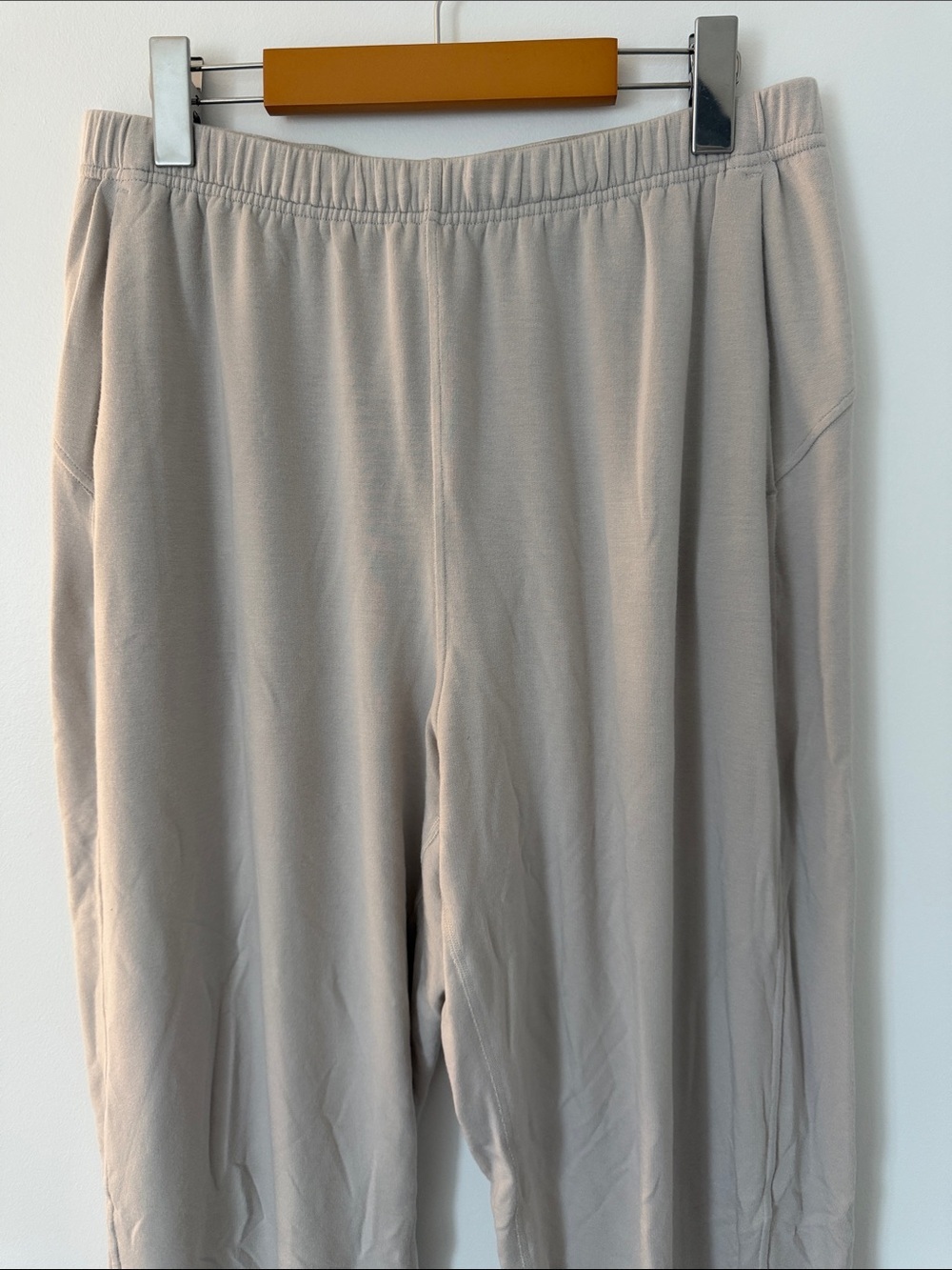 Lululemon BeCalm Mid Rise pants Medium - Picture 3 of 7